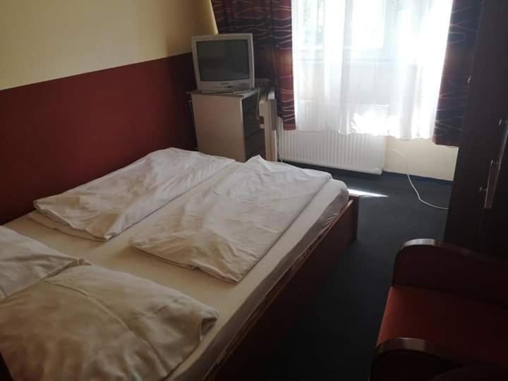 シオーフォク Fenyves Panzio Bed & Breakfast エクステリア 写真